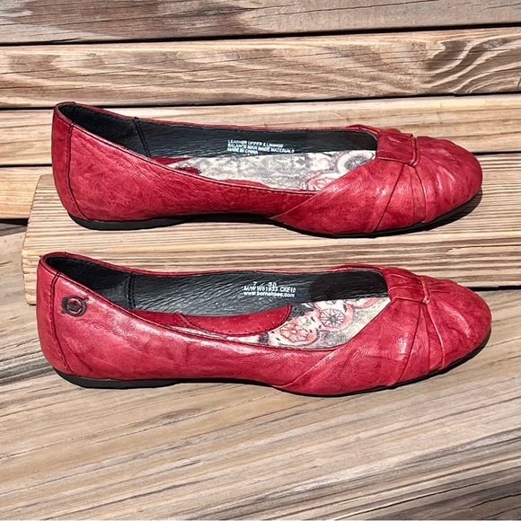 •Born Sz 7 Red Leather Ballet Flats! EUC! - Picture 4 of 15
